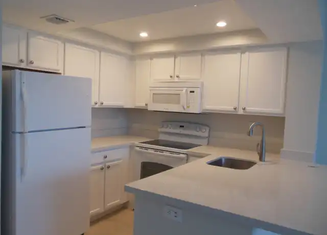 Property at 728 Executive Center Dr Unit -1, West Palm Beach, FL, 33401, 1 bed, 1 bath, [object Object]