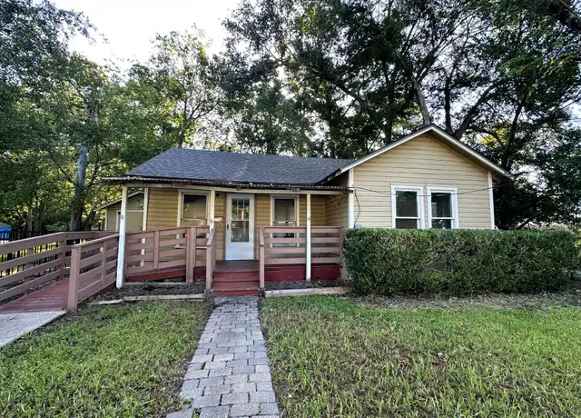 Property at 1308 N San Jacinto St, Conroe, TX, 77301, 3 beds, 2 baths, [object Object]