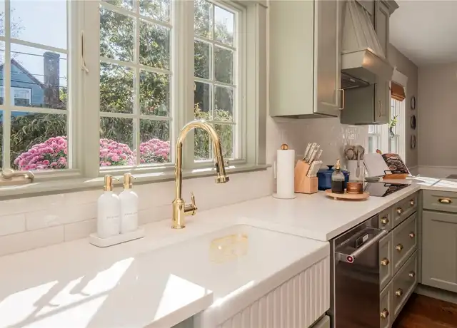 Property at 26 Vernon Ave, Newport, RI, 02840, 2 beds, 1.5 baths, [object Object]
