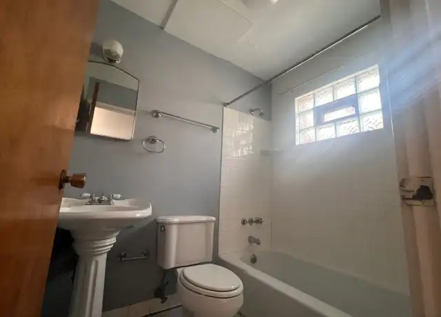 Property at 1517 E Royall Pl Unit 3, Milwaukee, WI, 53202, 0 beds, 1 bath, [object Object]
