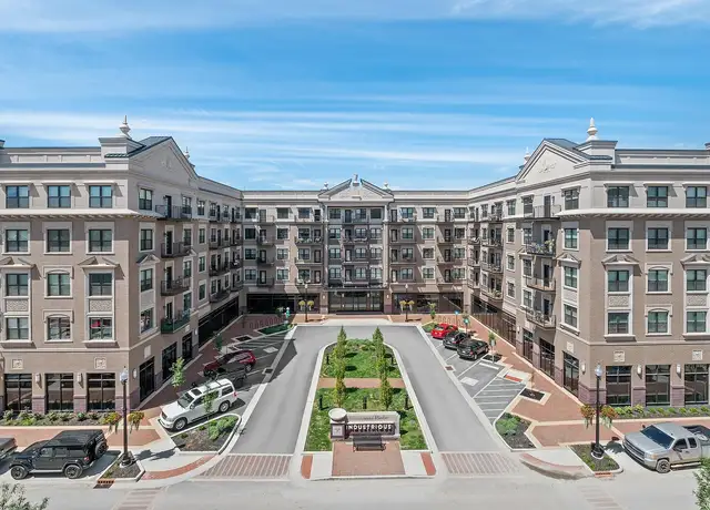 Photo of 880 Monon Green Blvd, Carmel, IN 46032