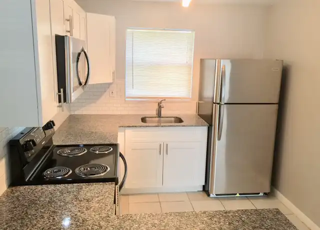 Property at 1440 NW 22nd St Unit 4, Fort Lauderdale, FL, 33311, 2 beds, 1 bath, [object Object]