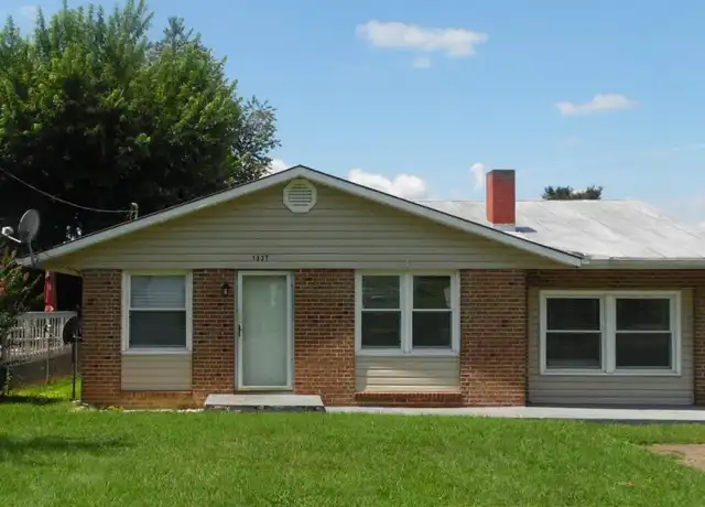 Property at 1337 Cedar Ave, Buena Vista, VA, 24416, 3 beds, 1 bath, [object Object]