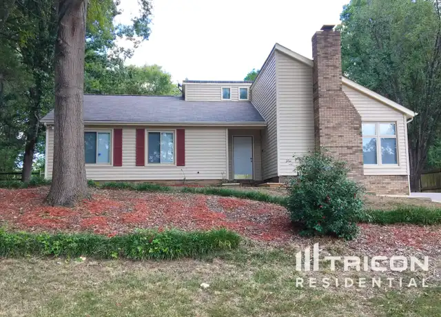 Property at 10442 Camelback Cir, Charlotte, NC, 28226, 3 beds, 2 baths, [object Object]
