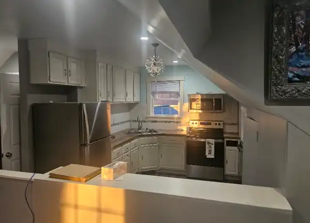 Property at 112 Dexter St Unit 3rd, Cumberland, RI, 02864, 1 bed, 1 bath, [object Object]