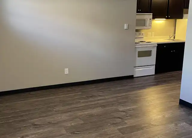 Property at 1421 P St Unit 102, Lincoln, NE, 68508, 2 beds, 1 bath, [object Object]