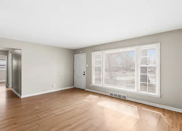 Property at 901 Buckeye Dr, Saint Louis, MO, 63135, 3 beds, 1 bath, [object Object]