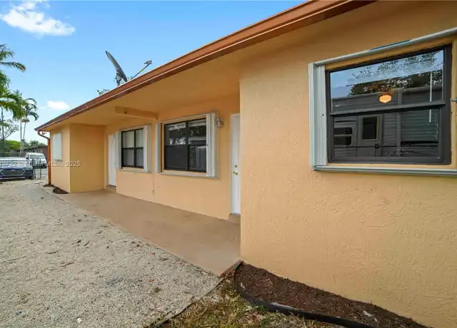 Property at 817 NW 12th Ave Unit 2, Fort Lauderdale, FL, 33311, 2 beds, 1 bath, [object Object]
