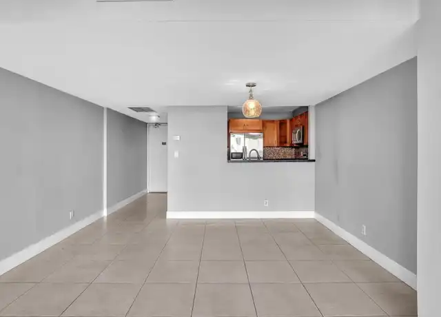 Property at 20379 W Country Club Dr, Aventura, FL, 33180, 1 bed, 2 baths, [object Object]