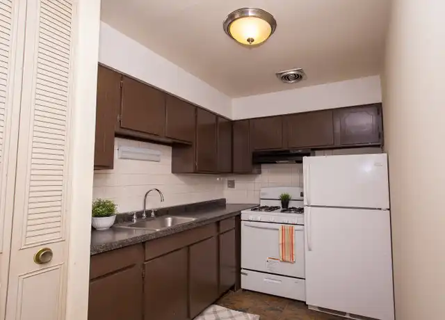 Property at 421 W Barry Ave Unit 431-324, Chicago, IL, 60657, 1 bed, 1 bath, [object Object]