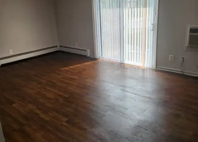 Property at 3010 Byron Center Ave SW Unit 303, Wyoming, MI, 49519, 2 beds, 1 bath, [object Object]
