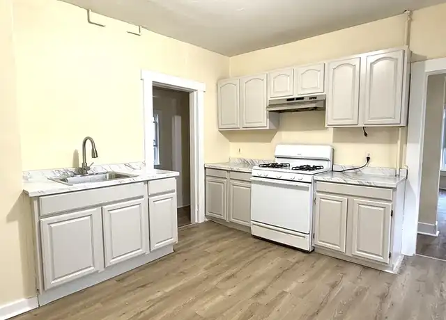Property at 124 Kendall St Unit 1, Framingham, MA, 01702, 3 beds, 1 bath, [object Object]