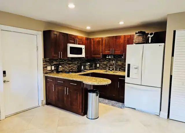 Property at 1650 SW 117th Ave, Davie, FL, 33325, 1 bed, 1 bath, [object Object]