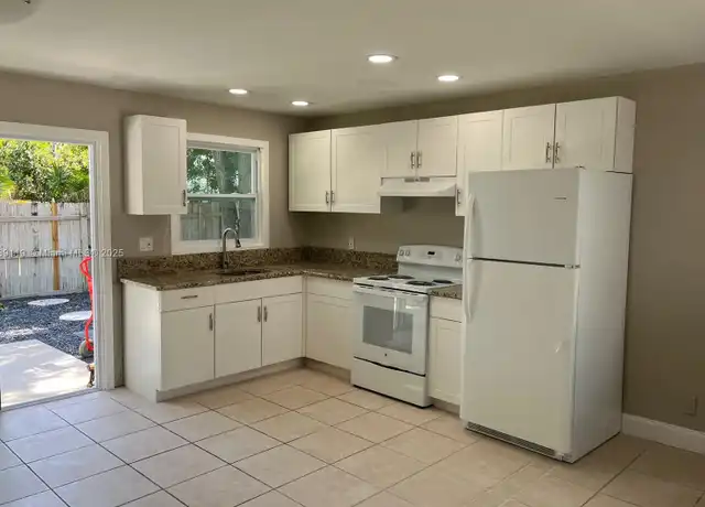 Property at 1140 NE 15th Ave Unit R, Fort Lauderdale, FL, 33304, 1 bed, 1 bath, [object Object]