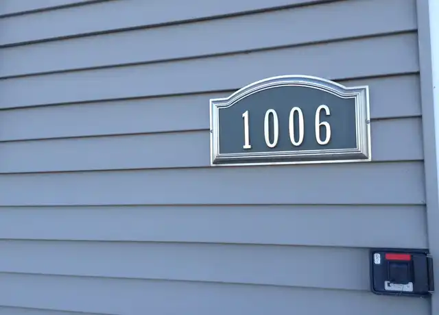 Property at 1006 Broadway St Apt 1, Superior, WI, 54880, 1 bed, 1 bath, [object Object]