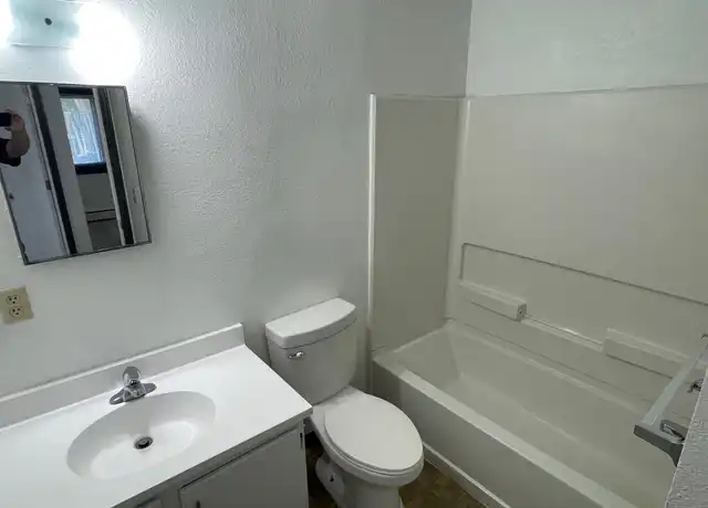 Property at 828 3rd Ave W Unit 3, Williston, ND, 58801, 2 beds, 1 bath, [object Object]