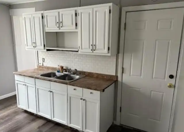 Property at 95 Center St Unit 2nd, Bridgeport, CT, 06604, 3 beds, 1 bath, [object Object]