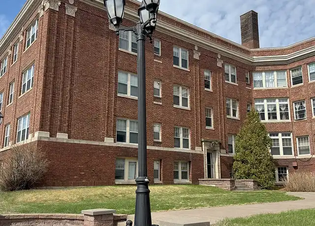 Property at Devonshire Apartments - 1321 E 1st St, Duluth, MN, 55805, 0-1 beds, 1 bath, [object Object]