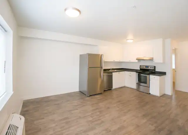 Property at 5624 SE 22nd Ave, Portland, OR, 97202, 2 beds, 1 bath, [object Object]