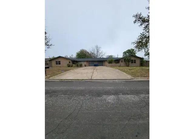 Property at 205 Manor Dr, Kerrville, TX, 78028, 2 beds, 4 baths, [object Object]