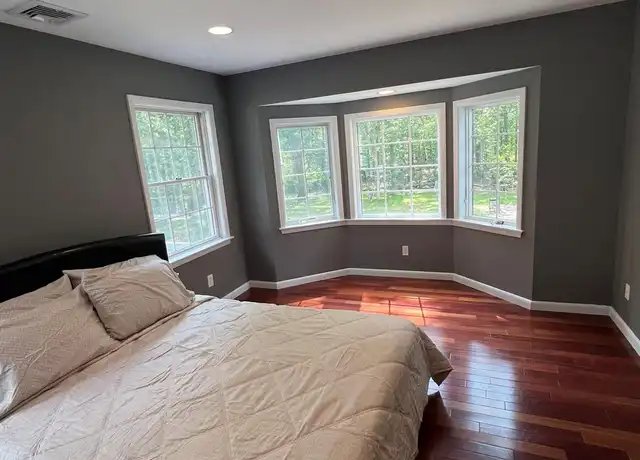 Property at 5 Sunny Line Dr, Calverton, NY, 11933, 8 beds, 3.5 baths, [object Object]