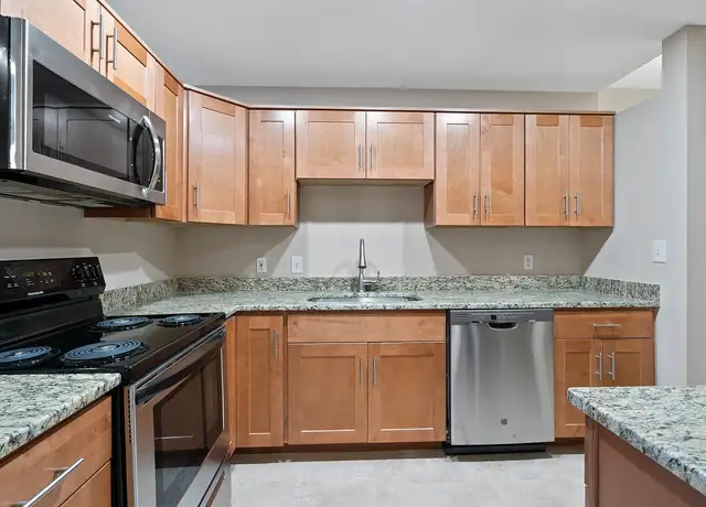 Photo of 550 Washington St, Braintree, MA 02184