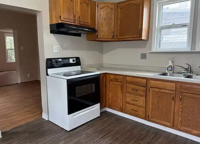 Property at 1021 8th Ave, Terre Haute, IN, 47804, 2 beds, 2 baths, [object Object]