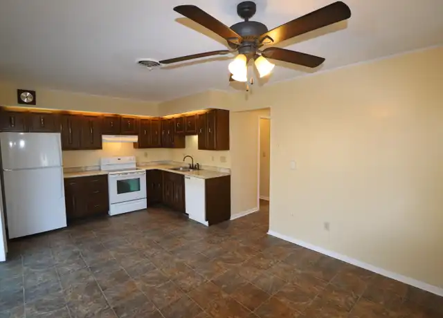 Property at 1081 Woolman Dr, Richmond, IN, 47374, 2 beds, 1.5 baths, [object Object]