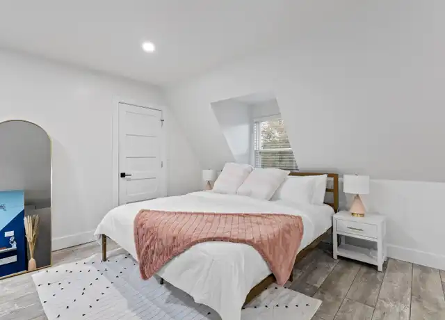 Property at 5307 Stoneleigh Ave, Dallas, TX, 75235, 1 bed, 1 bath, [object Object]