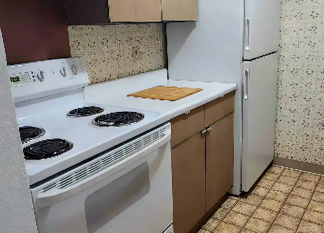 Property at 225 29th Street Dr SE Unit E17, Cedar Rapids, IA, 52403, 2 beds, 1.5 baths, [object Object]