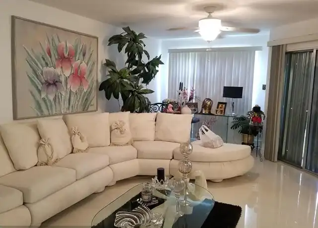 Property at 650 SW 138th Ave, Pembroke Pines, FL, 33027, 1 bed, 2 baths, [object Object]