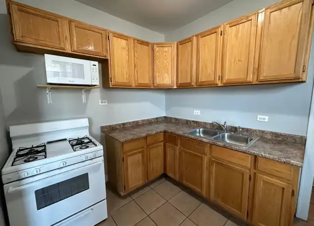 Property at 2204 N Avers Ave Unit 2A, Chicago, IL, 60647, 2 beds, 1 bath, [object Object]