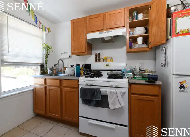 Property at 720 Massachusetts Ave Unit 4, Cambridge, MA, 02139, 2 beds, 1 bath, [object Object]