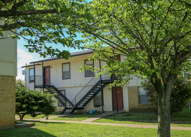 Property at 2609 U.S. 82 Unit 102, Gainesville, TX, 76240, 2 beds, 1 bath, [object Object]