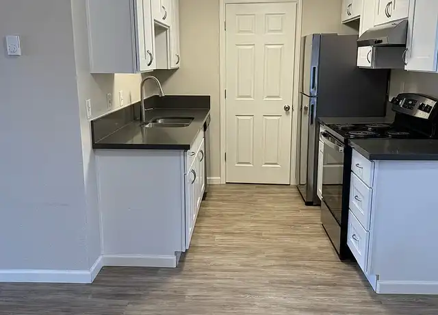 Property at Emerald Park Apartments - 646-664 SE 148th Ave, Portland, OR, 97233, 2 beds, 1 bath, [object Object]