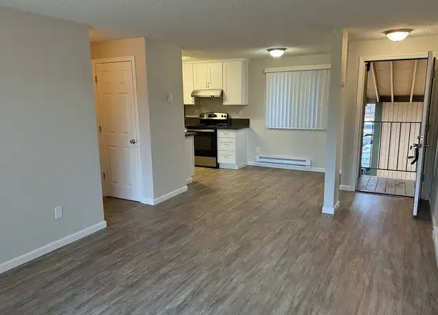 Property at Emerald Park Apartments - 646-664 SE 148th Ave, Portland, OR, 97233, 2 beds, 1 bath, [object Object]