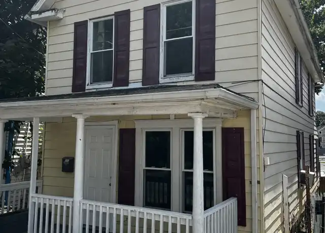 Property at 317 N Maple Ave, Martinsburg, WV, 25401, 3 beds, 1.5 baths, [object Object]
