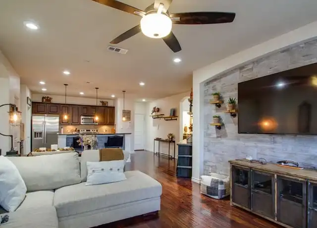 Property at 950 Henderson St Unit 338, Fort Worth, TX, 76102, 2 beds, 2 baths, [object Object]