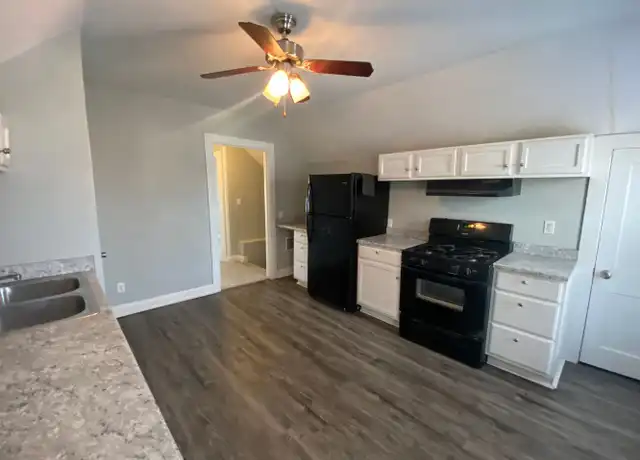 Property at 3006 Rockingham Rd Unit 2, Davenport, IA, 52802, 1 bed, 1 bath, [object Object]