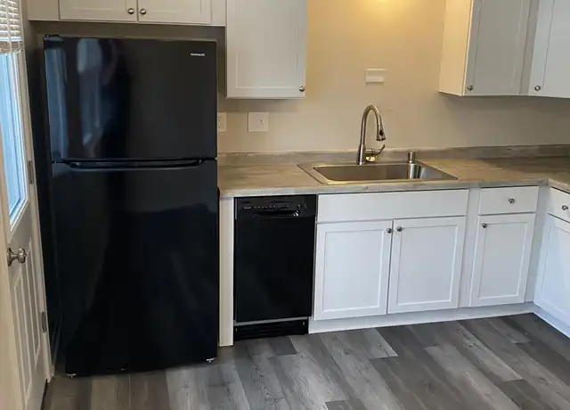 Property at 215 S Grand Ave Unit 3, Waukesha, WI, 53186, 2 beds, 1 bath, [object Object]