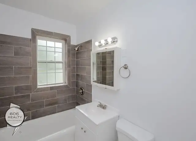 Photo of 1301 Ridgeland Ave, Berwyn, IL 60402