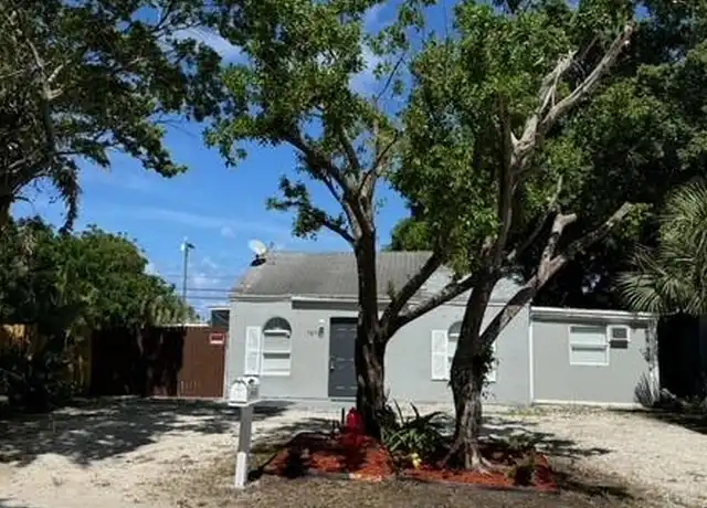 Property at 7870 Loomis St, Lantana, FL, 33462, 4 beds, 2 baths, [object Object]