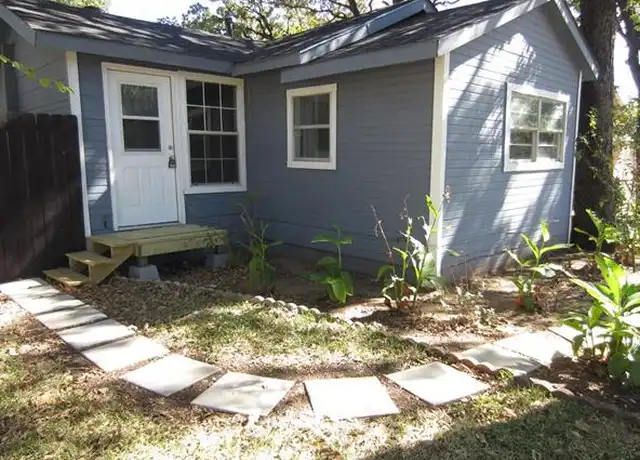 Property at 424 N Ruddell St, Denton, TX, 76209, 3 beds, 1 bath, [object Object]