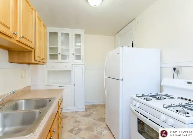 Property at The Donald Alexander - 427 S Kenilworth Ave, Oak Park, IL, 60302, 2 beds, 1 bath, [object Object]