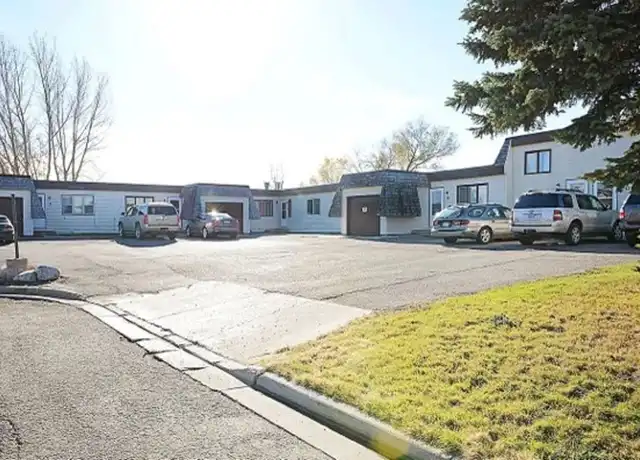 Property at 1900 5th St SE #10, Minot, ND, 58701, 1 bed, 1 bath, [object Object]