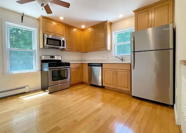 Property at 35 Green St Unit 2, Woburn, MA, 01801, 2 beds, 1 bath, [object Object]