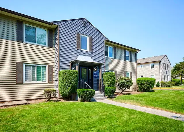 Photo of 14001 Ambaum Blvd SW, Burien, WA 98166