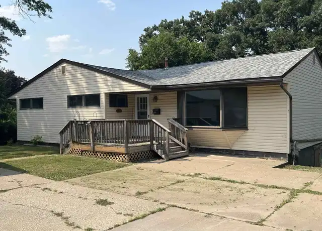 Property at 1114 Bellevue Ct, Bettendorf, IA, 52722, 3 beds, 2 baths, [object Object]
