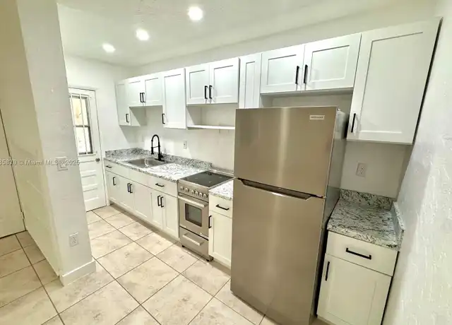 Property at 550 SW 10th St Unit 6, Miami, FL, 33130, 1 bed, 1 bath, [object Object]