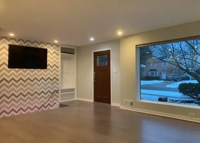 Property at 530 Hermitage Dr, Deerfield, IL, 60015, 3 beds, 2 baths, [object Object]